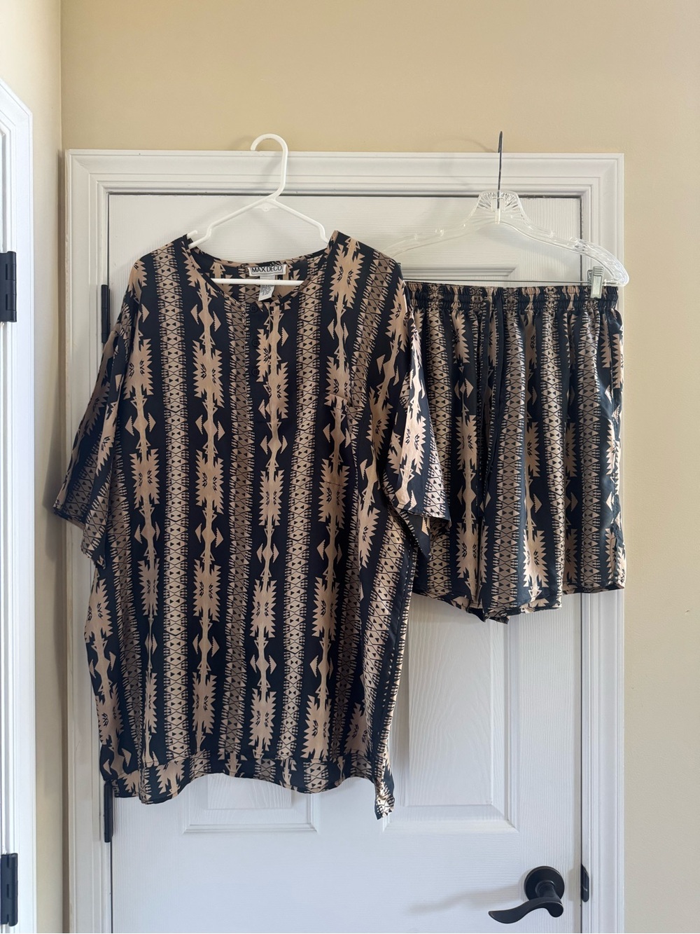 Black & Tan Patterned Short-Sleeve Tee Set